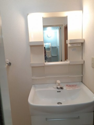 【洗面所】 | シェーネⅠ | 明るい洗面所です