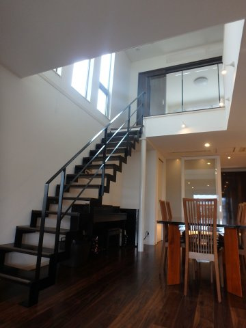 上甲東園3丁目　戸建の居間・リビング