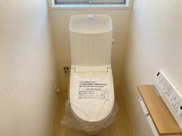 兵庫県西宮市名塩平成台19-2のトイレ|落ち着いた色調のトイレです