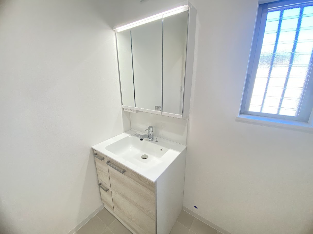 兵庫県西宮市名塩平成台19-2の独立洗面台|朝の身支度には欠かせない独立洗面化粧台