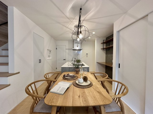 甲子園口一丁目　高性能住宅のその他|静寂に包まれたリビングは、日常を上質なひとときへと昇華します。
ここでしか手に入らない、唯一無二の邸