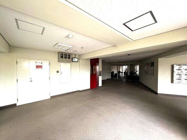 夙川台サンハイツD棟のエントランス|毎日通るエントランスはこのようになっています