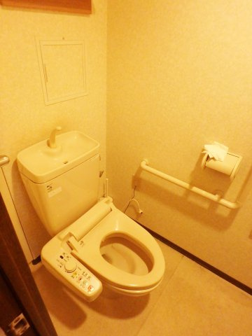 芦屋ハイタウンのトイレ|コンパクトで使いやすいトイレです