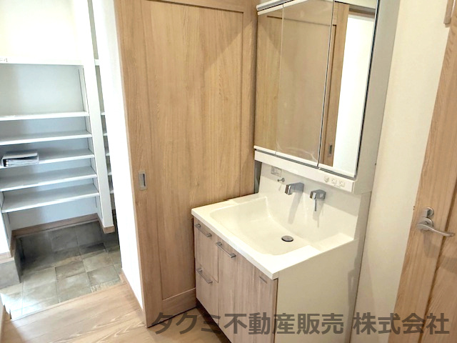 神戸市垂水区西舞子　新築戸建て　オーシャンビューの独立洗面台