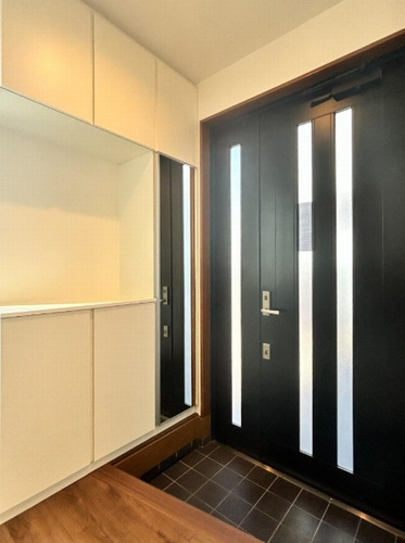 【玄関】 | 【仲介手数料０円】平塚市田村5丁目　中古一戸建て | 平塚市田村5丁目　中古一戸建て