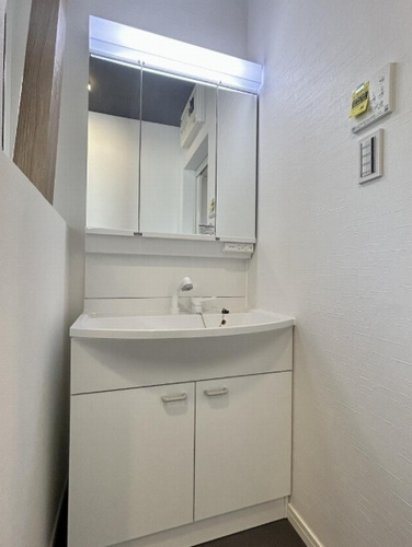 【独立洗面台】 | 【仲介手数料０円】平塚市田村5丁目　中古一戸建て | 平塚市田村5丁目　中古一戸建て