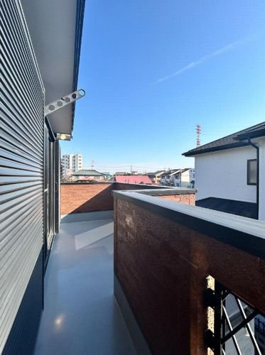 【バルコニー】 | 【仲介手数料０円】平塚市田村5丁目　中古一戸建て | 平塚市田村5丁目　中古一戸建て