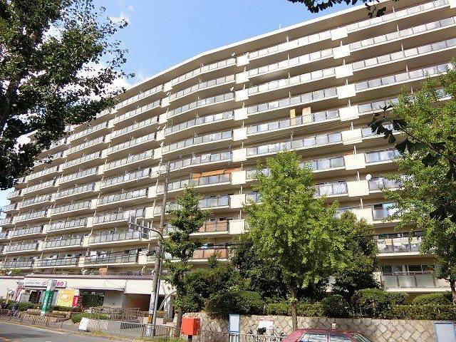 シーアイハイツ南千里A棟の外観