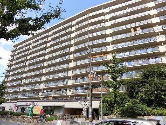 シーアイハイツ南千里A棟の外観