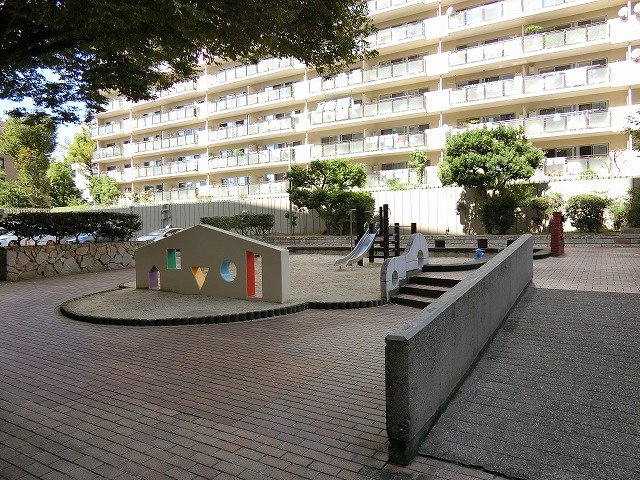 シーアイハイツ南千里A棟のエントランス