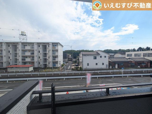 BLOOMING GARDEN　熊谷市赤城町1丁目の展望|高い建物が無く開放感のある展望
バルコニーからの展望も開けていて閑静な住宅地が望めます。日当りも良いですね♪