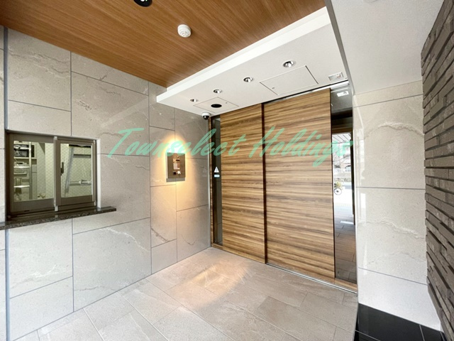 藤沢市川名１丁目の賃貸マンションのエントランス