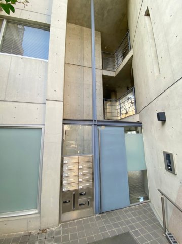 【エントランス】