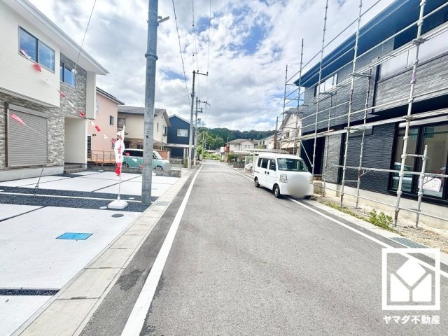 大津市雄琴６丁目　1期　2号棟の前面道路含む現地写真