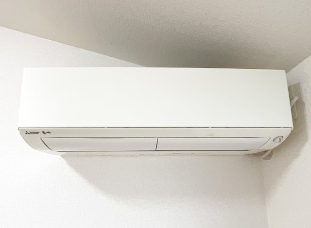【冷暖房・空調設備】 | 山科区川田菱尾田　中古戸建 | 【3F：北側洋室エアコン】2021年製のエアコンがあります