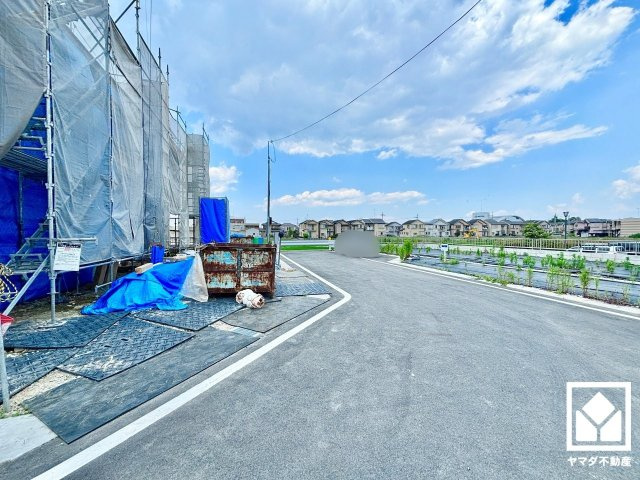 大津市雄琴６丁目　1期　4号棟の前面道路含む現地写真