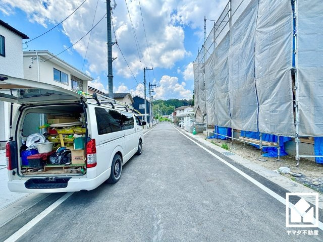 大津市雄琴６丁目　1期　4号棟の前面道路含む現地写真