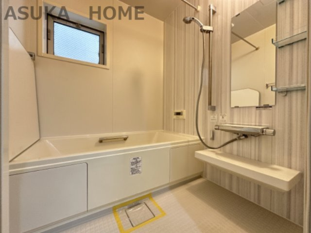 保土ケ谷区法泉１丁目 戸建ての独立洗面台|使いやすい3面鏡の洗面台です♪