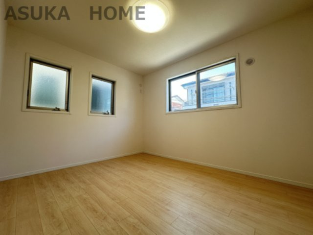 保土ケ谷区法泉１丁目 戸建ての洋室|家族一人ひとりの大切なプライベート空間の居室。家具の配置のご相談は是非お任せください。