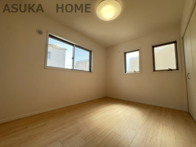 保土ケ谷区法泉１丁目 戸建ての洋室|このお家で一番広い6.6帖の主寝室は居心地◎です♪