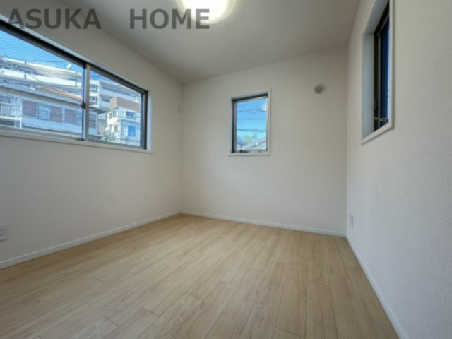 保土ケ谷区法泉１丁目 戸建てのその他|明るくあたたかな居室では、朝の目覚めも気持ちよく起きられそうですね♪