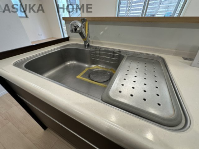 保土ケ谷区法泉１丁目 戸建てのキッチン|IHクッキングヒーターなので面倒なグリルのお掃除も簡単です♪