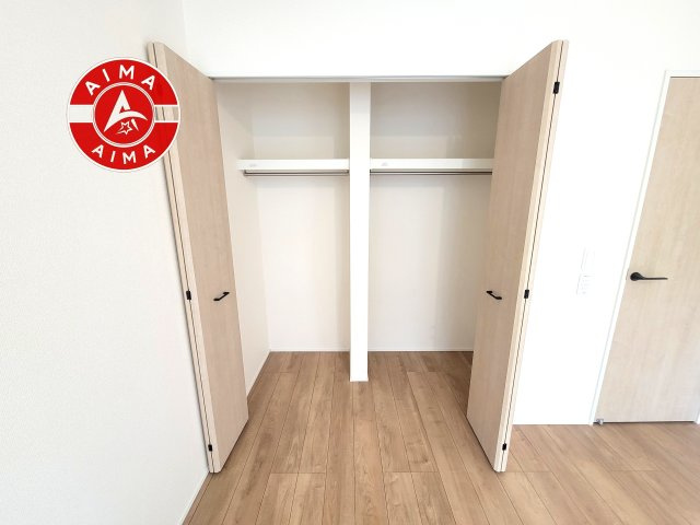福岡市博多区新和町2丁目第1-3棟（3号棟）の収納|洋服や大きな荷物が多い方や人数の多いご家族などは、一般的なクローゼットよりもウォークインクローゼットのほうが使い勝手が良いです。