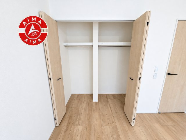 福岡市博多区新和町2丁目第1-3棟（3号棟）の収納|洋服や大きな荷物が多い方や人数の多いご家族などは、一般的なクローゼットよりもウォークインクローゼットのほうが使い勝手が良いです。
