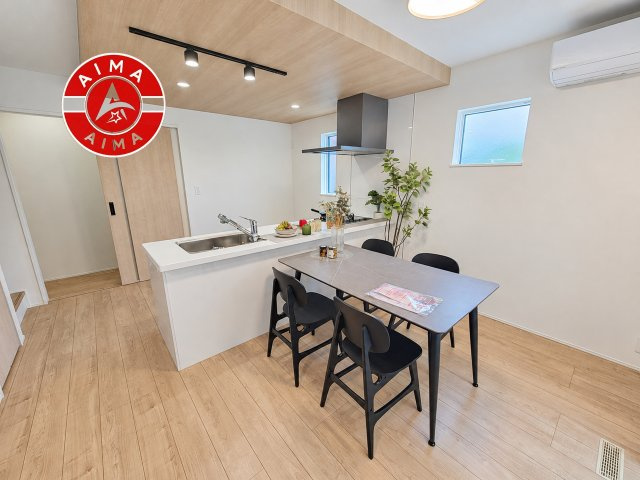 福岡市博多区新和町2丁目第1-3棟（3号棟）のダイニング|キッチンから立ち込める香りが今日の料理を期待させます。