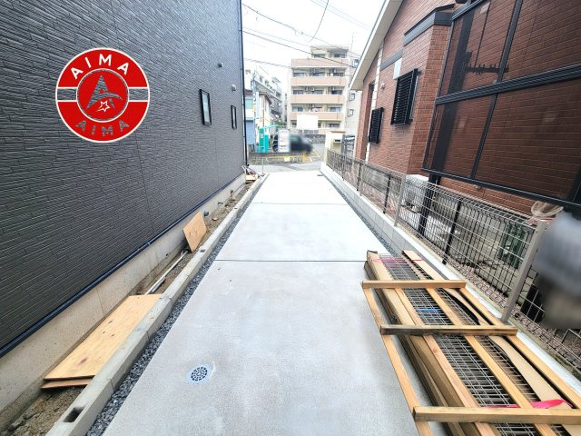 福岡市博多区新和町2丁目第1-3棟（3号棟）の外観|広々した駐車場です。