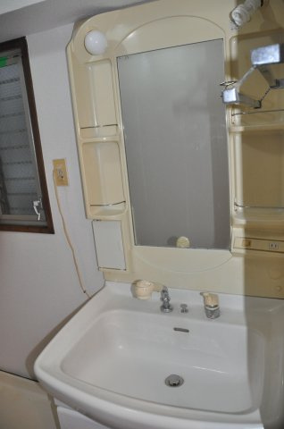 レジデンス亜依Ⅰ【キャッシュバック対象物件】の独立洗面台|独立洗面台、朝の身支度には欠かせません
