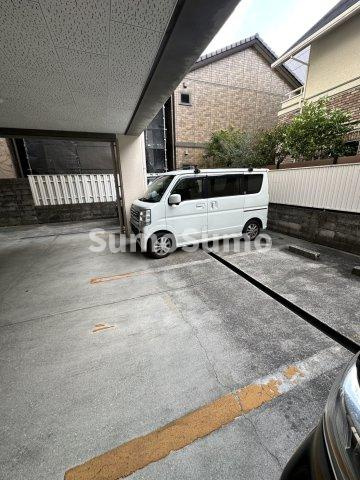 アルシュ甲子園口の駐車場