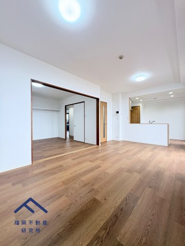 サンリヤンガーデン春日Ⅴ番館の居間・リビング