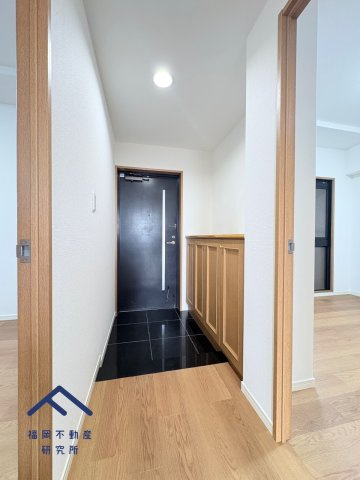 サンリヤンガーデン春日Ⅴ番館の玄関