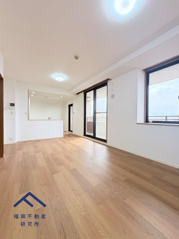 サンリヤンガーデン春日Ⅴ番館の居間・リビング