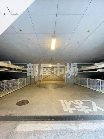 クレストフォルム上野グランステージの駐車場