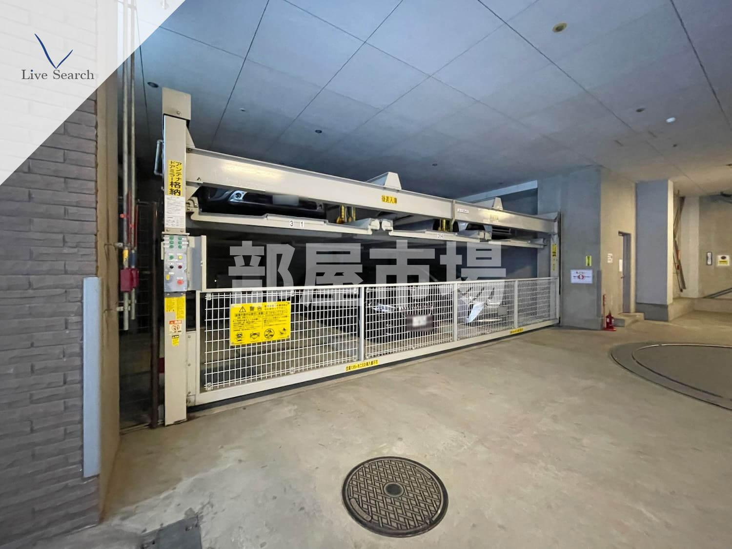 クレストフォルム上野グランステージの駐車場