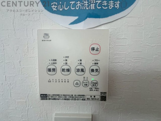暖房機能があるため、冬場でも温かい浴室で入浴でき、乾燥機能があるため、水気を素早く取り除けます。また、換気機能があるため、湿気を素早く排出してカビや雑菌の発生を防ぐことができます。