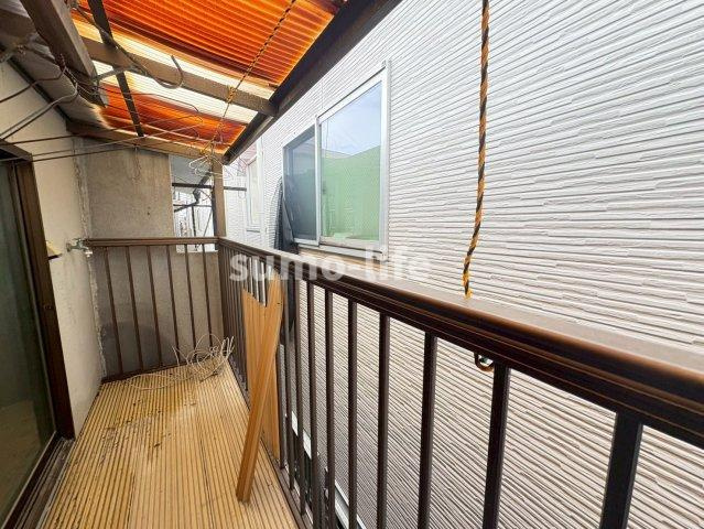 上ノ島貸家北棟のバルコニー