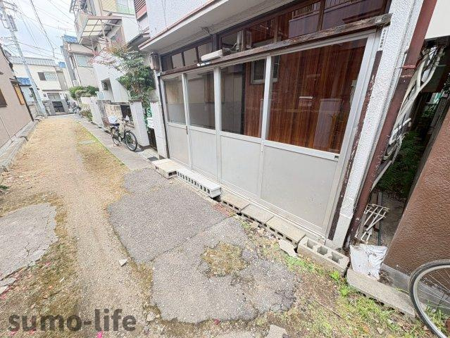 上ノ島貸家北棟のエントランス