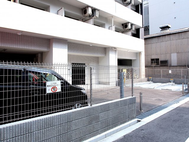 エステムプラザ難波ＷＥＳＴⅡプレディアの駐車場