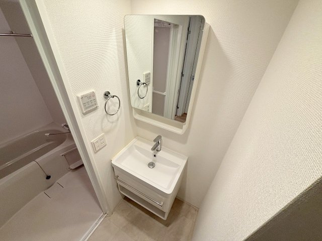 セレニテ新大阪プリエの独立洗面台