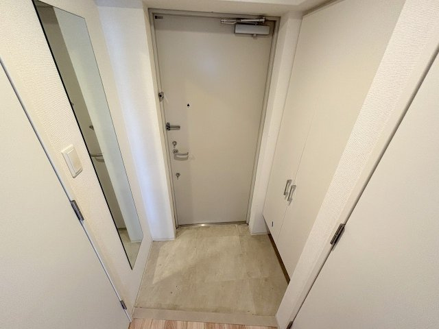 セレニテ新大阪プリエの玄関