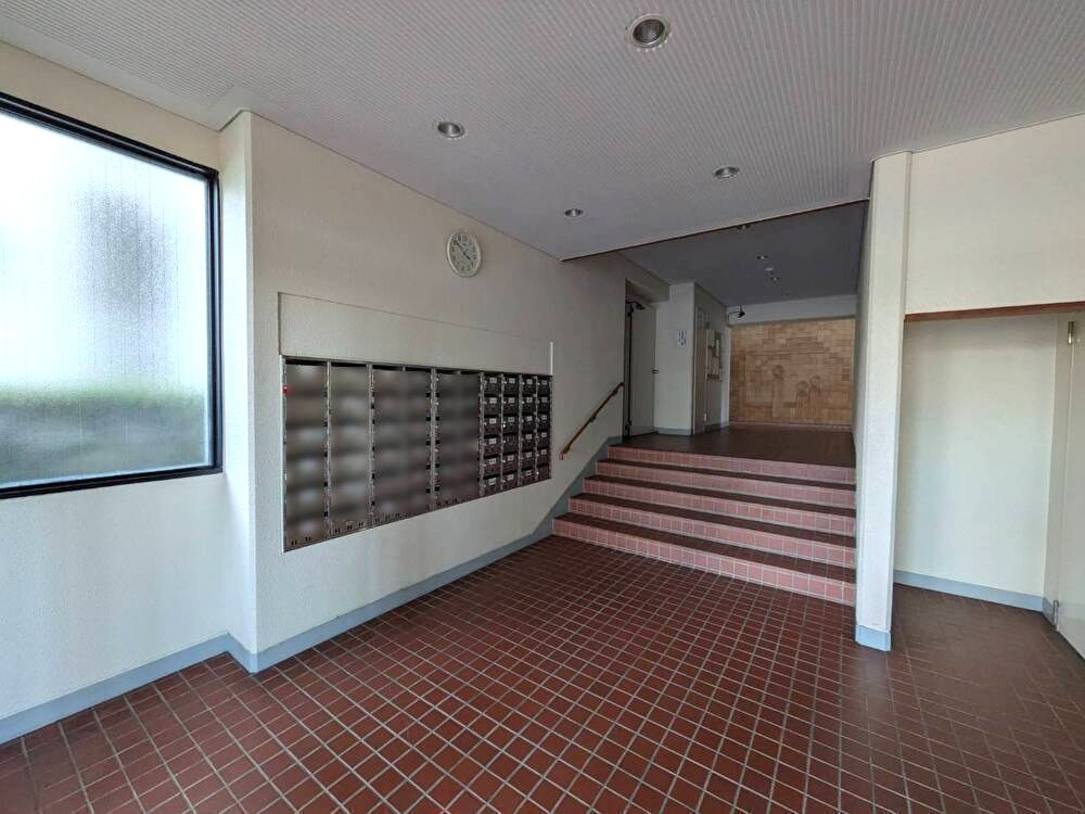 コープ野村京山 6階のエントランス|◆明るいエントランスホールです。