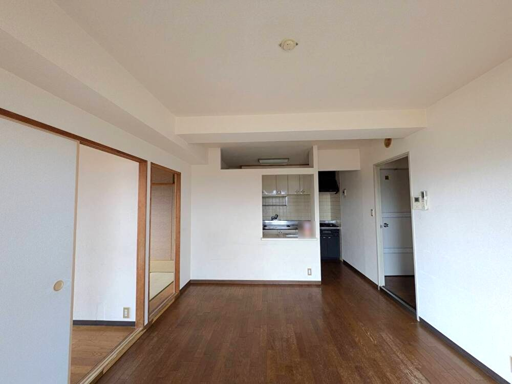 コープ野村京山 6階の居間・リビング|◆LDKは12.1帖ございます。