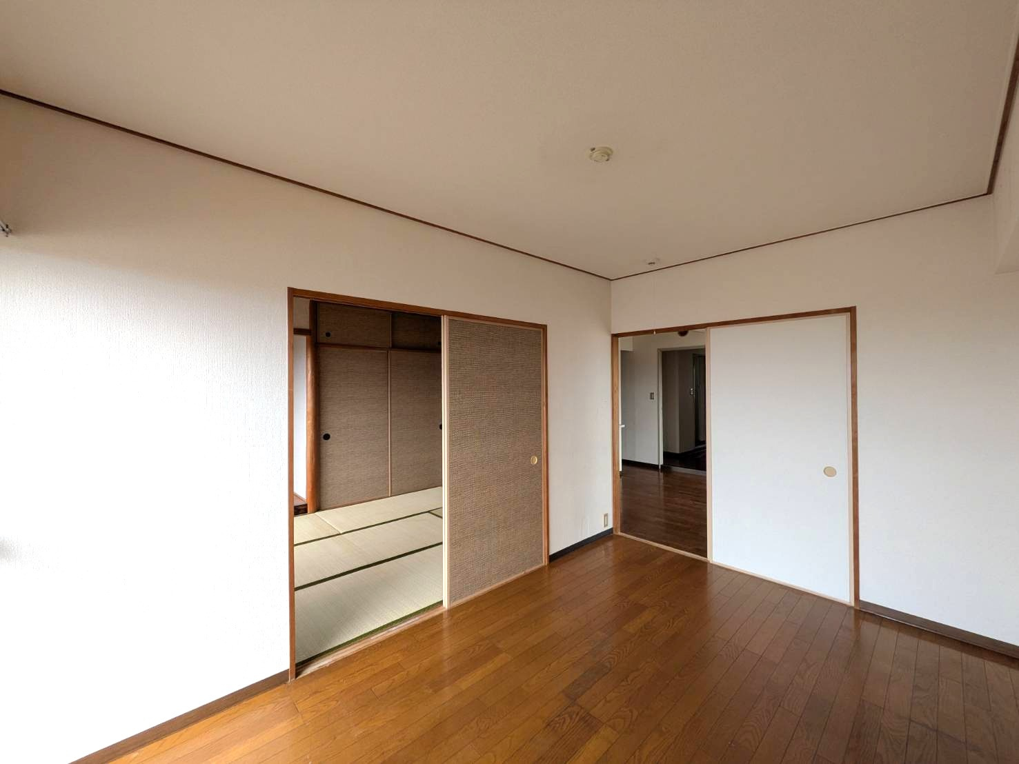 コープ野村京山 6階の洋室|◆南東洋室6.0帖も南側バルコニーに面しており日当たり良好です。