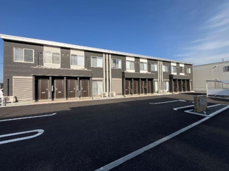 【駐車場】 | メゾン　カメリア | 外観写真（昼）