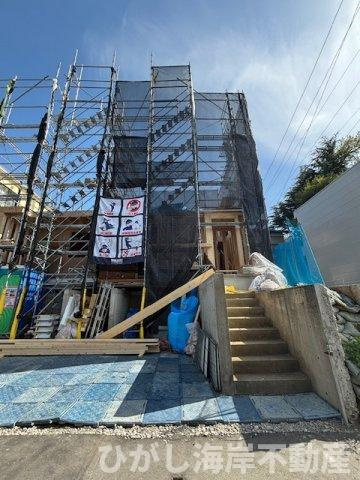茅ヶ崎市小和田1丁目　新築戸建　全2棟の外観|4月18日撮影　建築中　現地外観
