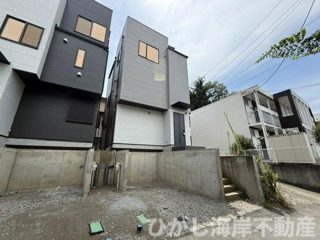 茅ヶ崎市小和田1丁目　新築戸建　全2棟の外観|4月18日撮影　建築中　現地外観