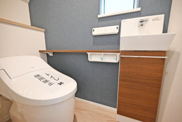 リナージュ塚口町5丁目新築一戸建て│2SLDK+駐車1台可のトイレ|トイレは1階、2階共に一年を通して快適に利用できる温水洗浄便座付です。